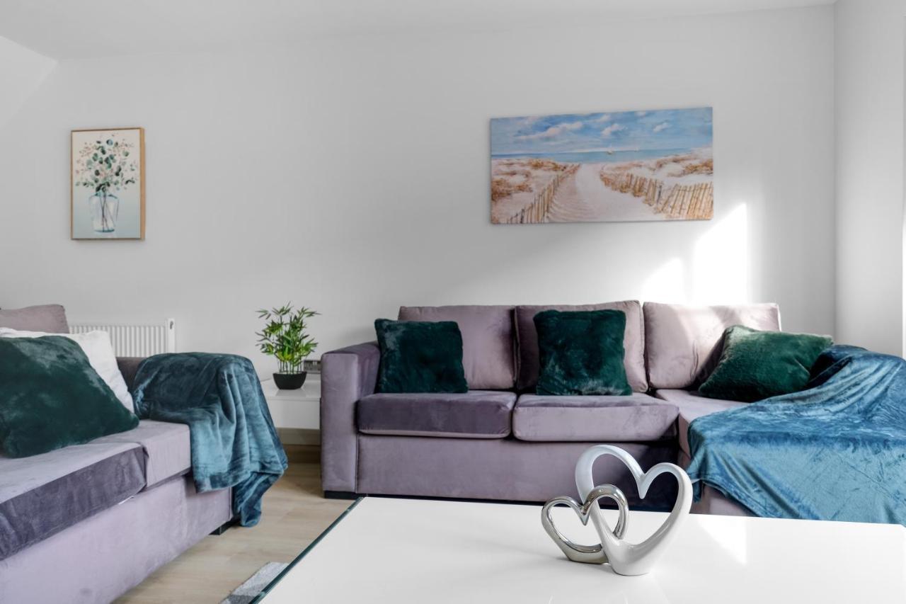 Modern 4 Bedroom House With Parking In Farnham Royal, Slough By 360Stays Eksteriør billede