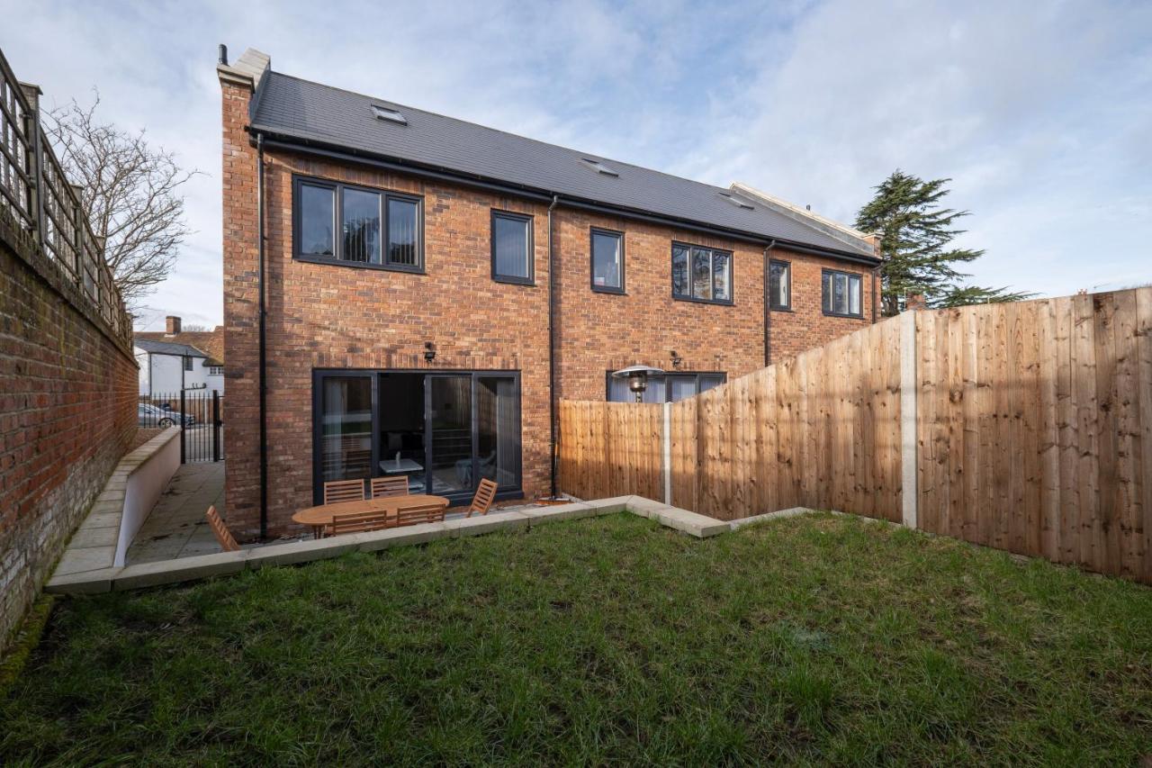 Modern 4 Bedroom House With Parking In Farnham Royal, Slough By 360Stays Eksteriør billede