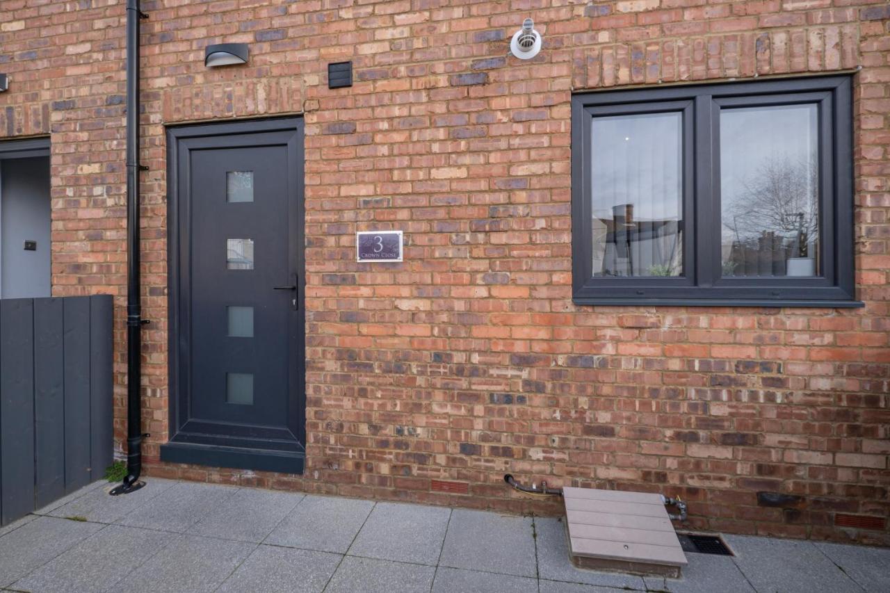 Modern 4 Bedroom House With Parking In Farnham Royal, Slough By 360Stays Eksteriør billede