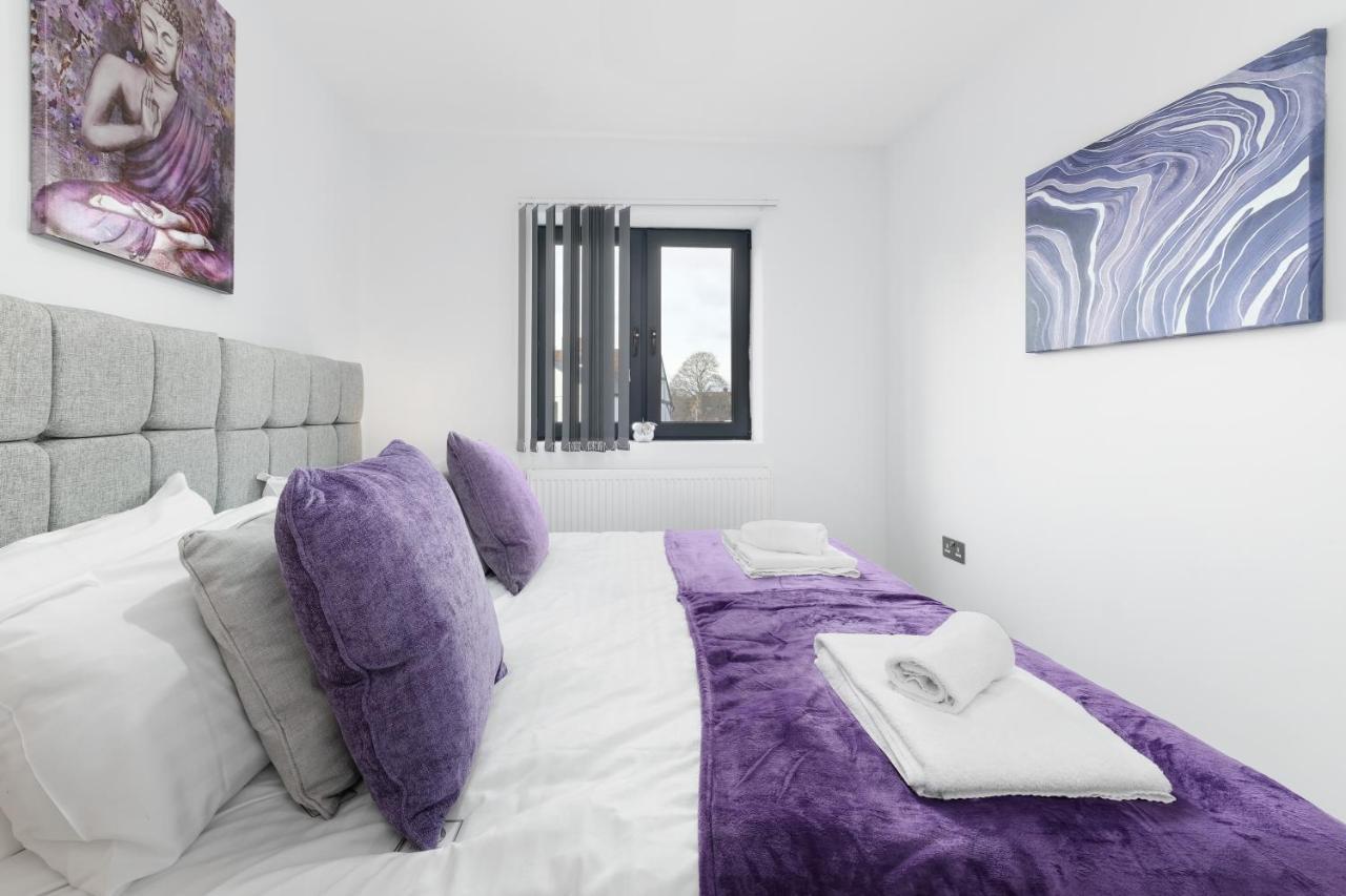 Modern 4 Bedroom House With Parking In Farnham Royal, Slough By 360Stays Eksteriør billede
