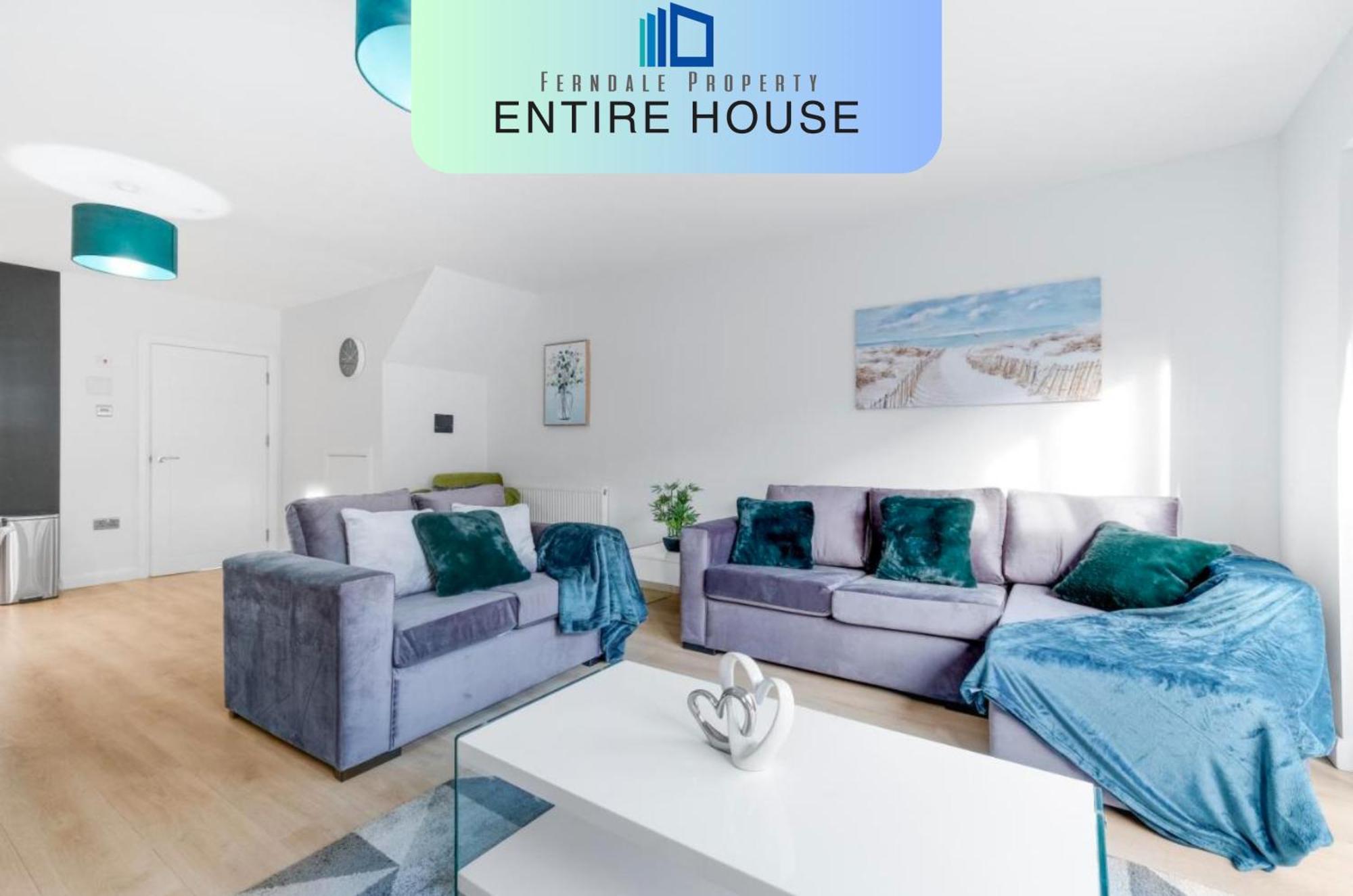 Modern 4 Bedroom House With Parking In Farnham Royal, Slough By 360Stays Eksteriør billede